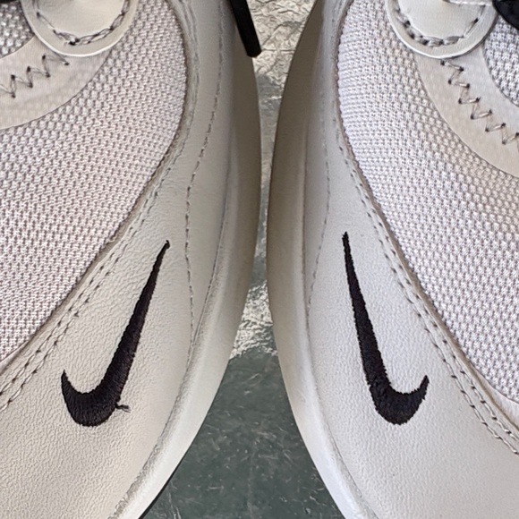 Nike Black and White Athletic Shoes - Picture 4 of 8